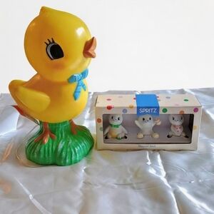 Spritz Retro Easter Chick Blowmold And 3 Pack Bunny Set